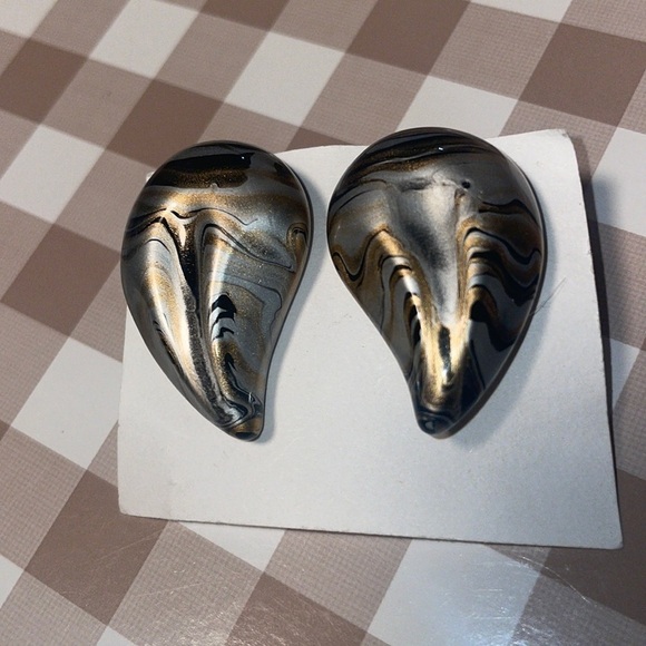 VTG Pierced Lightweight Earrings - Picture 1 of 2